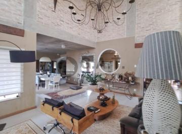 Foto 01 · Casa para Locação em Votorantim-SP: 5 Suítes, Amplas Salas e 650m² de Conforto!