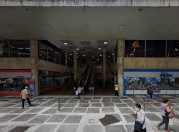 Comercial · 25m² · Loja em galeria na Rua Vinte e Quatro de Maio, 77 - Loja 17 • 25 m²