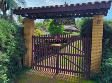 Portão de Entrada · Chácara aconchegante com casa sede avarandada e piscina.
