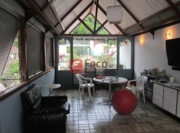Casa · 288m² · 5 Quartos · 1 Vaga · Casa de Rua - Triplex / Residencial / Humaitá