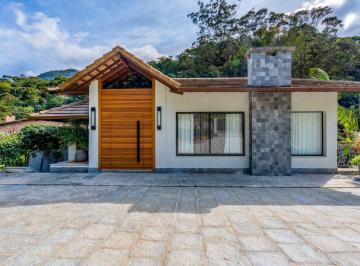 Casa · 260m² · 3 Quartos · 6 Vagas · Casa Com 3 Quartos Em Condomínio No Comary, Teresópolis.