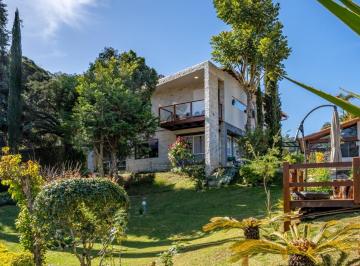 Casa · 196m² · 3 Quartos · 3 Vagas · Casa Com 3 Quartos No Golfe, Teresópolis.