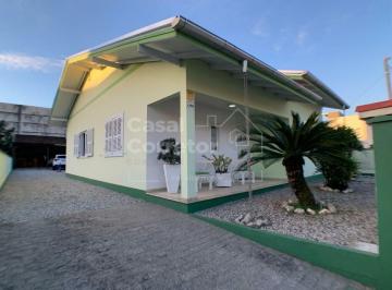 Casa · 210m² · 4 Quartos · 3 Vagas · Casa Bem Localizada, Mobiliada, Com 4 Dormitórios Sendo 1 Suíte
