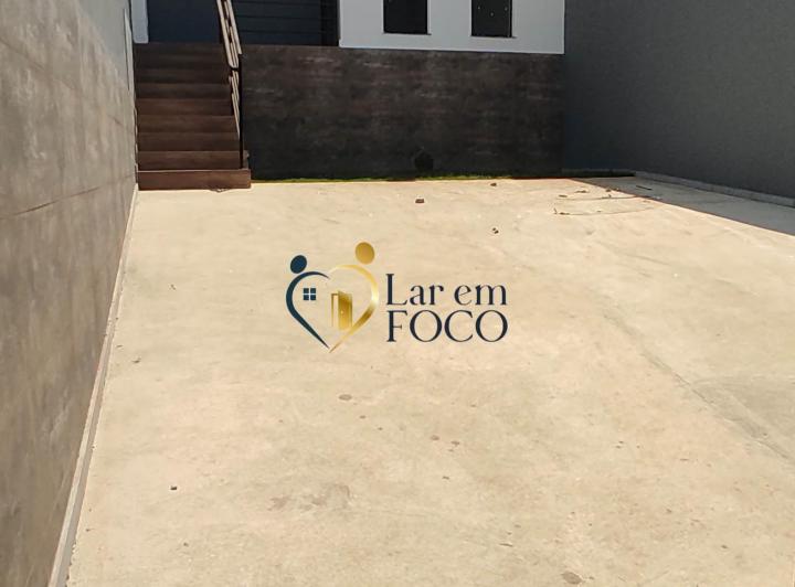 Casa · 210m² · 3 quartos · 4 vagas