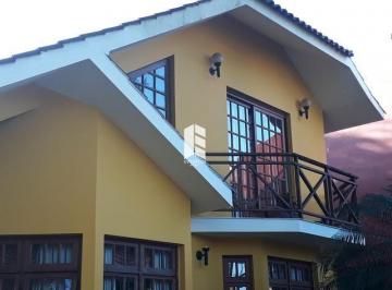 Casa · 220m² · 5 Quartos · 3 Vagas · Estilo Gramado