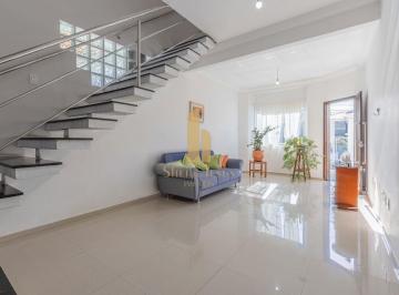 Casa · 195m² · 3 Quartos · 2 Vagas · Sobrado Geminado 3 Suítes + 2 Vagas À Venda No Centro/bc!