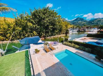 Casa · 400m² · 6 Quartos · 4 Vagas · Charmosa Casa de Canal No Frade Com Iate Incluso