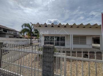Casa · 220m² · 4 Quartos · 2 Vagas · Casa de Alvenaria de 220 m² Com 4 Dormitórios