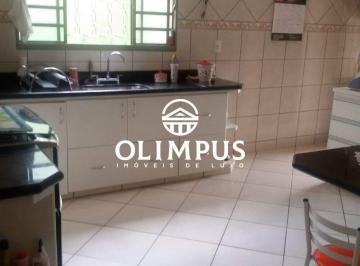 Casa · 242m² · 3 Quartos · 2 Vagas · Excelente Casa de 242 m² Com Excelente Localização Em Uberlândia.
