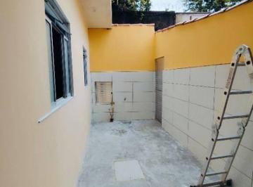 db51ff463bc74d6635dc6a28d25cff72.jpg · Casa 2 Quartos, Área Externa E Garagem. Bairro São Pedro.