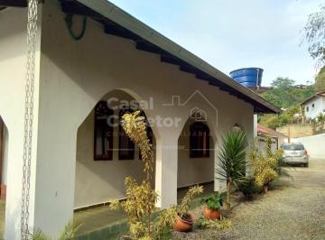 Casa · 120m² · 3 Quartos · 1 Vaga · Espaçosa Casa Com Piscina E Pomar Em Bairro Completo