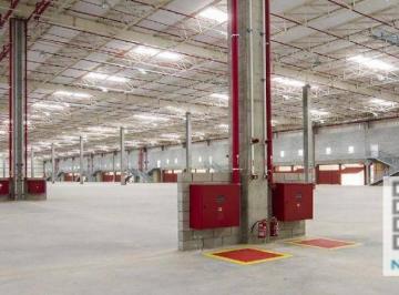 a5QMIDtMyKsw2YIuYtUwDO1wfQop5E99.jpg · Galpão – Cl (1.425,60 M&sup2;), 6 Vagas. Localização Estratégica E Segurança Para Estocagem E Armazenagem