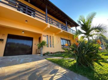 2023/08/10f0942ec6dc2b8bb346c32fbffc6d5b.jpg · Excelente E Robusta Casa Com Ótima Localização