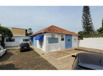 Comercial · 380m² · 10 Vagas · Excelente Ponto Comercial Com Diversas Salas E Amplo Estacionamento Na Região Central.