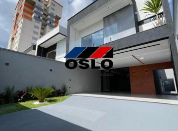 2023/11/62d4e25e81a9f3e9fb4b008123317c9d.jpg · Casa 03 Suítes Plenas, Garagem, Localizada No Setor Cidade Jardim - Goiânia
