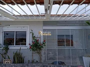 Casa · 120m² · 2 Quartos · 2 Vagas · Encantadora Casa