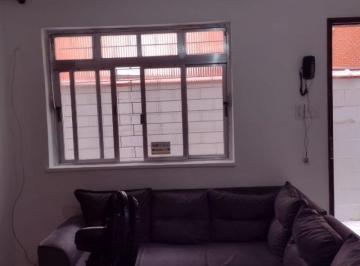 Apartamento · 75m² · 2 Quartos · Terreo de Dois Dormitórios Bem Conservado Com Duas Áreas de