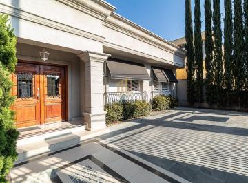 cce2816ae81e889def054c581290f18fcd15edd8 · Casa Comercial No Batel Com 289 m² Privativos!