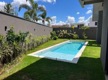 Casa de 4 quartos, Uberlândia · Casa Condomínio Jardim Versailles