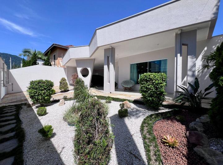 Casa Com 3 Dormitórios À Venda, 340 m² por R$1.800.000 - Centro - Peruíbe/sp