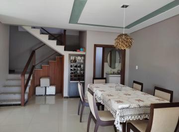 Casa · 310m² · 4 Quartos · 4 Vagas · Casa Estilosa Em Madeira No Condomínio Vale Do Tamanduá