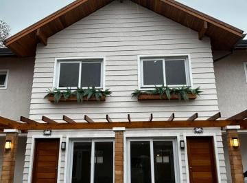 Casa de 2 quartos, Gramado · Casa de Dois Dormitórios Em Bairro a 7 Minutos Do Centro!