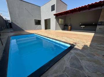 Casa de 3 quartos, Uberlândia · Casa Bairro Laranjeiras Fino Acabamento