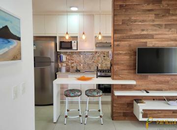 Apartamento · 56m² · 2 Quartos · 1 Vaga · Desfrute Da Brisa Do Mar Em Um Apartamento Aconchegante Na Praia Das Toninha