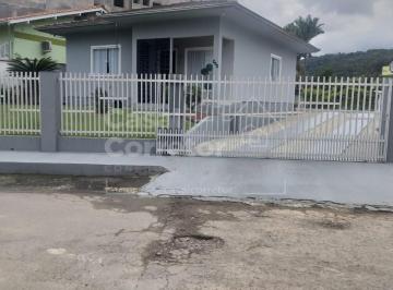 Casa · 70m² · 2 Quartos · 2 Vagas · Incrível Casa Com Amplo Terreno de 2 Dormitórios