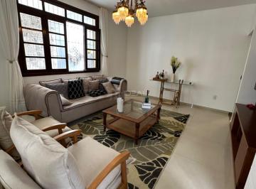 Casa · 460m² · 3 Quartos · 5 Vagas · Casa Linear Com Edícula Em Localização Estratégica.