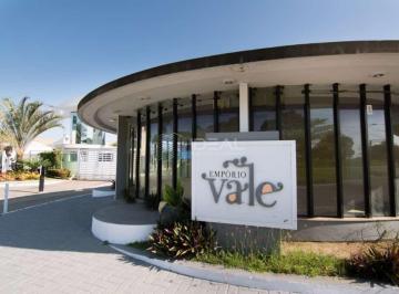 Comercial · 72m² · 1 Vaga · Loja À Beira Da Rodovia Em Campos: Oportunidade Para Empreender!