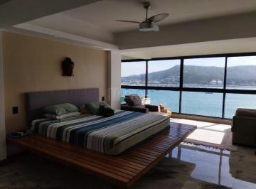 Casa · 500m² · 4 Quartos · 5 Vagas · Casa de 4 Quartos À Venda No Centro de Arraial Do Cabo
