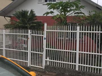 Casa · 80m² · 6 Quartos · 4 Vagas · Excelente Casa Bem Localizada Com Posição Solar Norte.