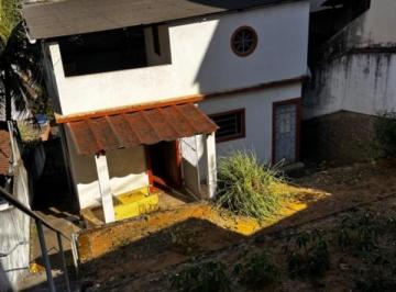 2024/03/ec8d32d84bf015d045f68eee6682ef94.jpg · Casa Em Jardim América: 2 Quartos, Quintal, 98 m² Útil, 330 m² Total. Veja Já!