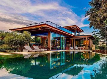 Foto 01 · Venha Se Encantar Com Esta Deslumbrante Casa Inspirada Em Bali, Localizada Na Prestigiada Fazenda Bo
