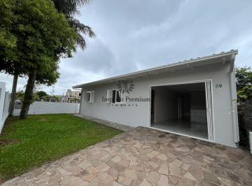 Casa · 132m² · 3 Quartos · 1 Vaga · Ótima Casa Com 3 Dormitórios E Pátio Amplo
