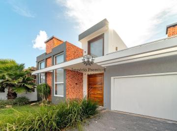 Casa · 280m² · 4 Quartos · 1 Vaga · Bela Casa de 280 m² Com 4 Suítes E Piscina