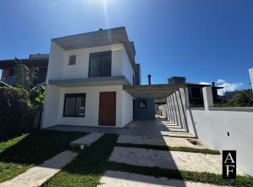 Casa · 136m² · 3 Quartos · Casa Em Garopaba