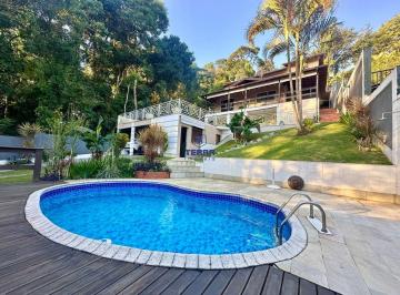 Casa · 320m² · 3 Quartos · 4 Vagas · Excelente Residencia de 3 Quartos No Melhor Po.