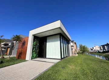 Casa de 4 quartos, Xangri-Lá · Casa de Condomínio Sem Vizinho Ao Lado E Beira Lago 158 m² E 4 Suítes