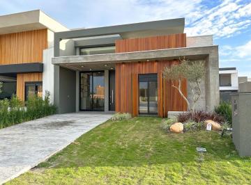 Casa de 4 quartos, Xangri-Lá · Casa Em Condomínio 4 Suítes Com 173 m², Mobiliada E Decorada Em Xangri - Lá
