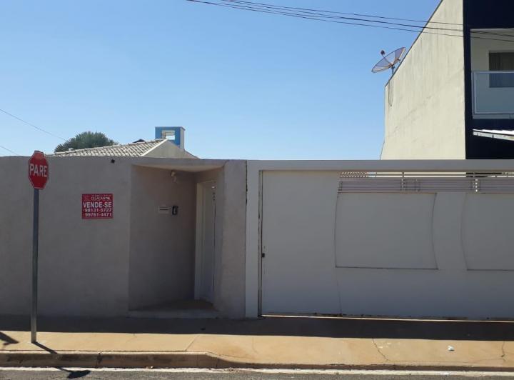 Imóvel C/2 Dormitório E Terreno Grande No Jd. Moraes Na Cidade de Sales Sp