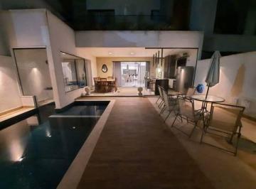 Casa de 3 quartos, Mongaguá · Lindo Sobrado Em Monguaguá Com 3 Dormitórios Frente Para o Mar