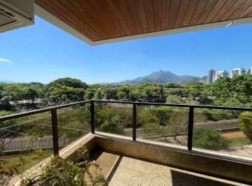 Apartamento de 4 quartos, Rio de Janeiro · Apartamento de 4 Quartos Reformado Na Praia Da Barra Da Tijuca