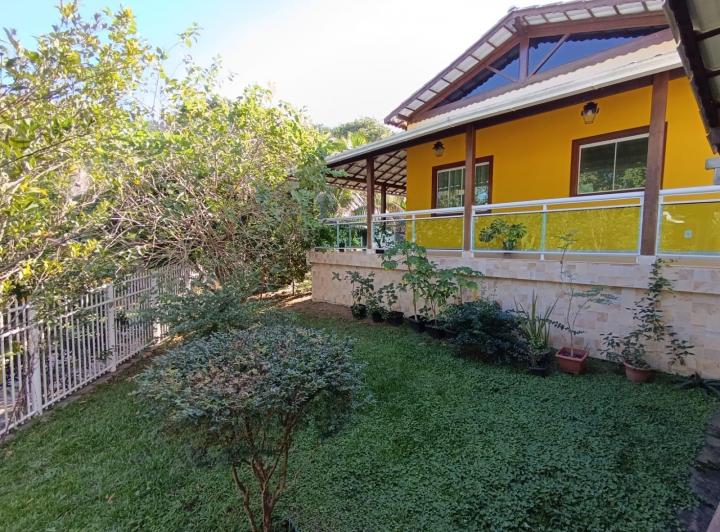 Espetacular Casa Em Condomínio Alpha 1 - Guapimirim: 2 Quartos + 1 Suíte