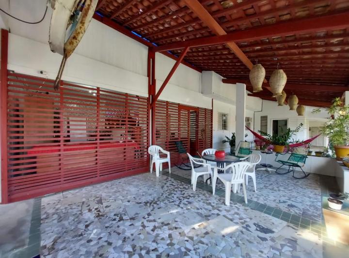 Excelente Casa Localizada No Paiva, Com 567,15 m² de Área Útil.