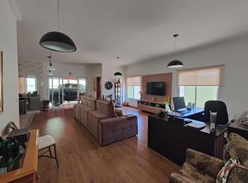 Casa · 237m² · 3 Quartos · 4 Vagas · Casa À Venda - Em Caxambu