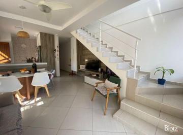 Casa · 338m² · 3 Quartos · 2 Vagas · Sobrado Florianópolis Sc Brasil
