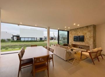 Casa de 4 quartos, Xangri-Lá · Sobrado de Esquina Com Lago, Decorado E Equipado! Condições Facilitadas.