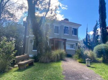 4606e5bb-7ecf-4175-8dd1-3cb0d5da9e21 · Casa À Venda - Em Gramado